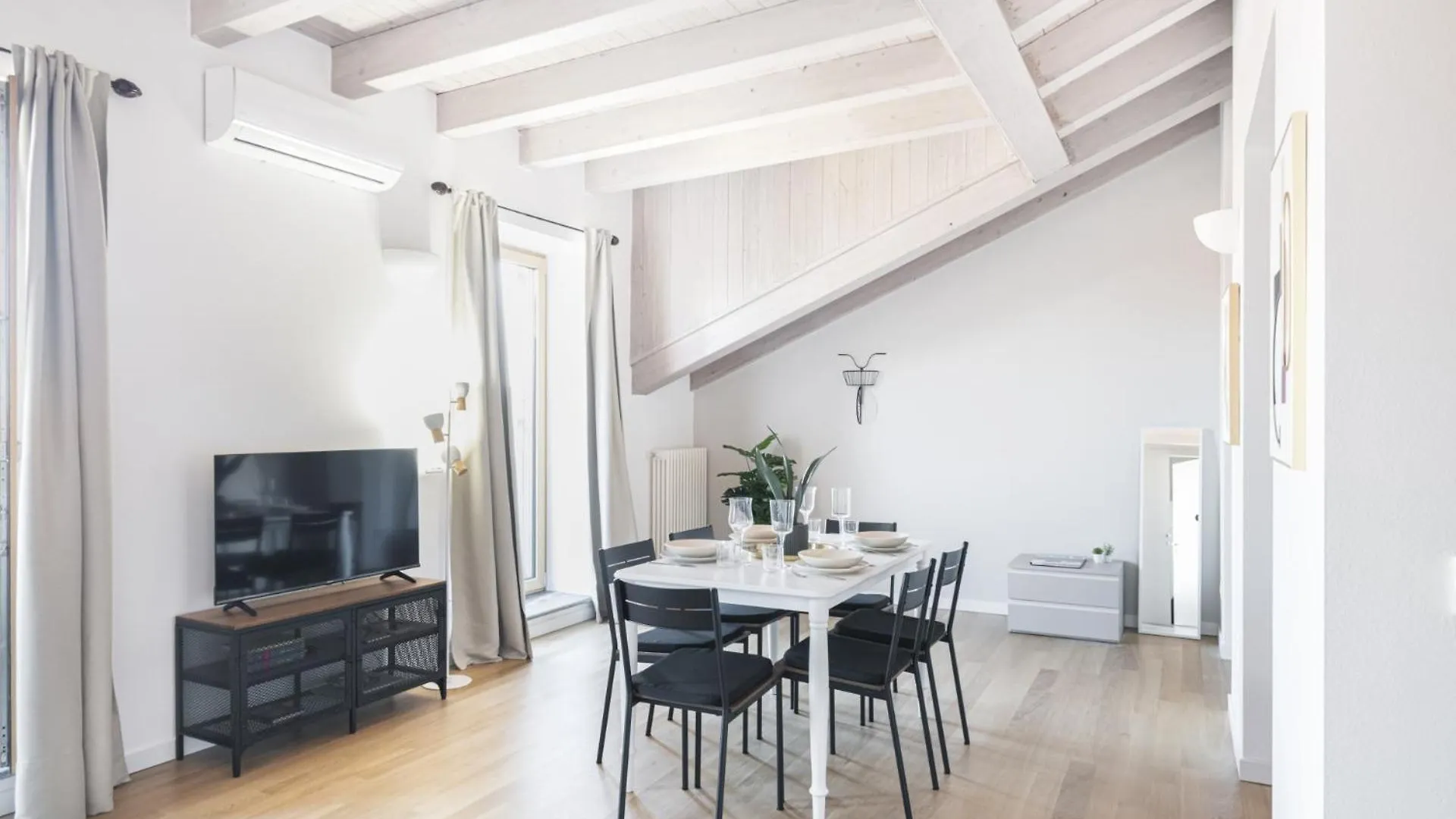 Easylife - Gioiello Con Ampio Balcone Panoramico In Porta Ticinese Apartment Milan 0*,